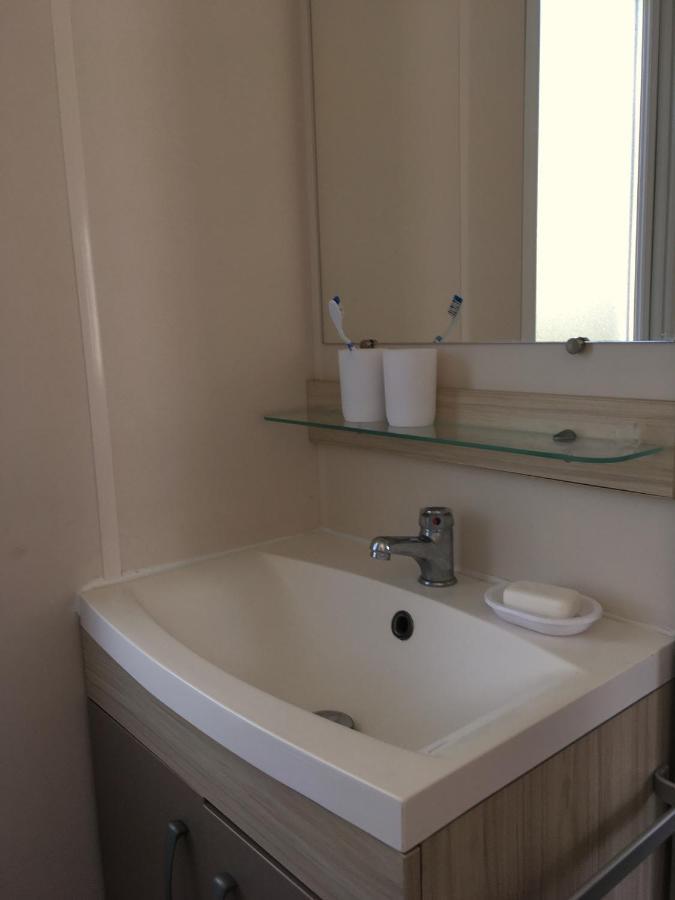 Mobil Home Pour 6 Personnes Climatise A Quelques Minutes Des Plages Agde Luaran gambar